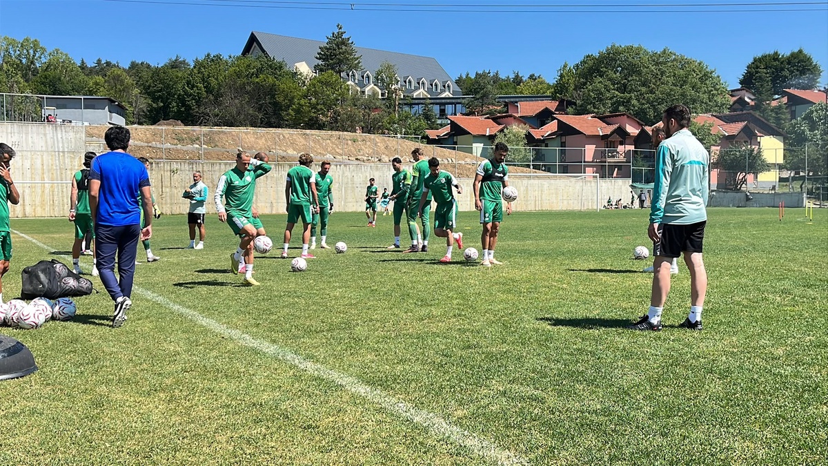 Bursaspor Bolu\'da Çift Antrenmanla Kamp Yapıyor