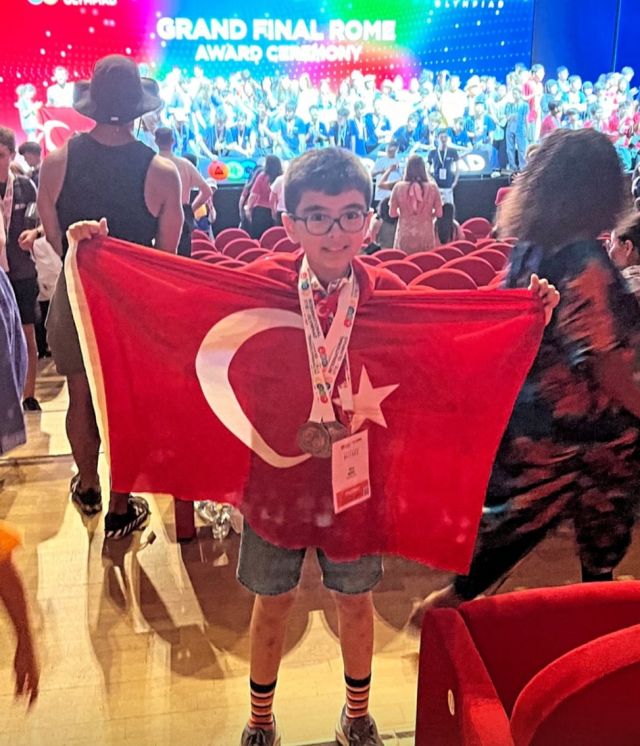 <a class='keyword-sd' href='/dunya/' title='Dünya'>Dünya</a> birincisi olan Ali Koç'un annesiyle diyaloğu gülümsetti