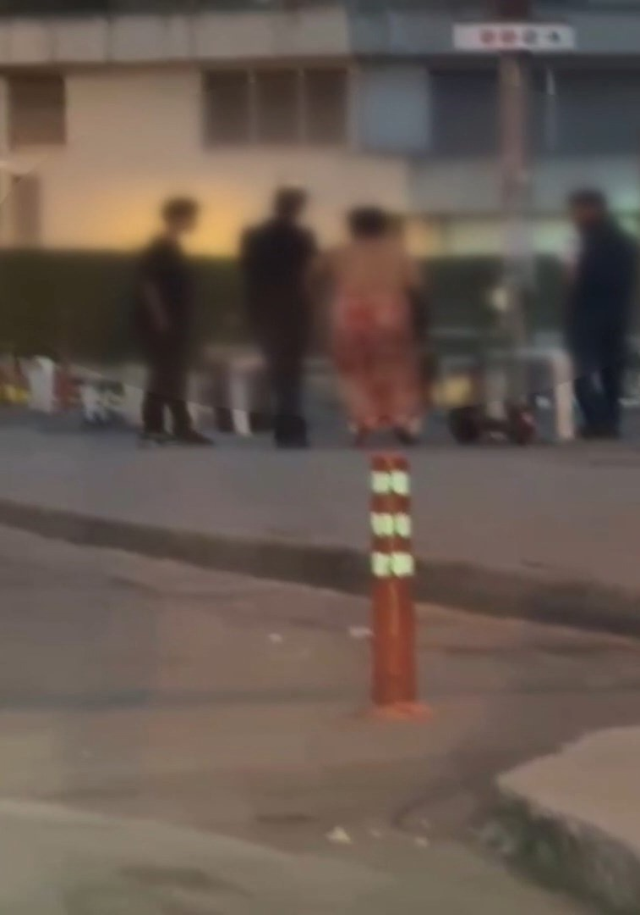 Fatih'te 3 kişi kadına taciz ve gasp girişimi