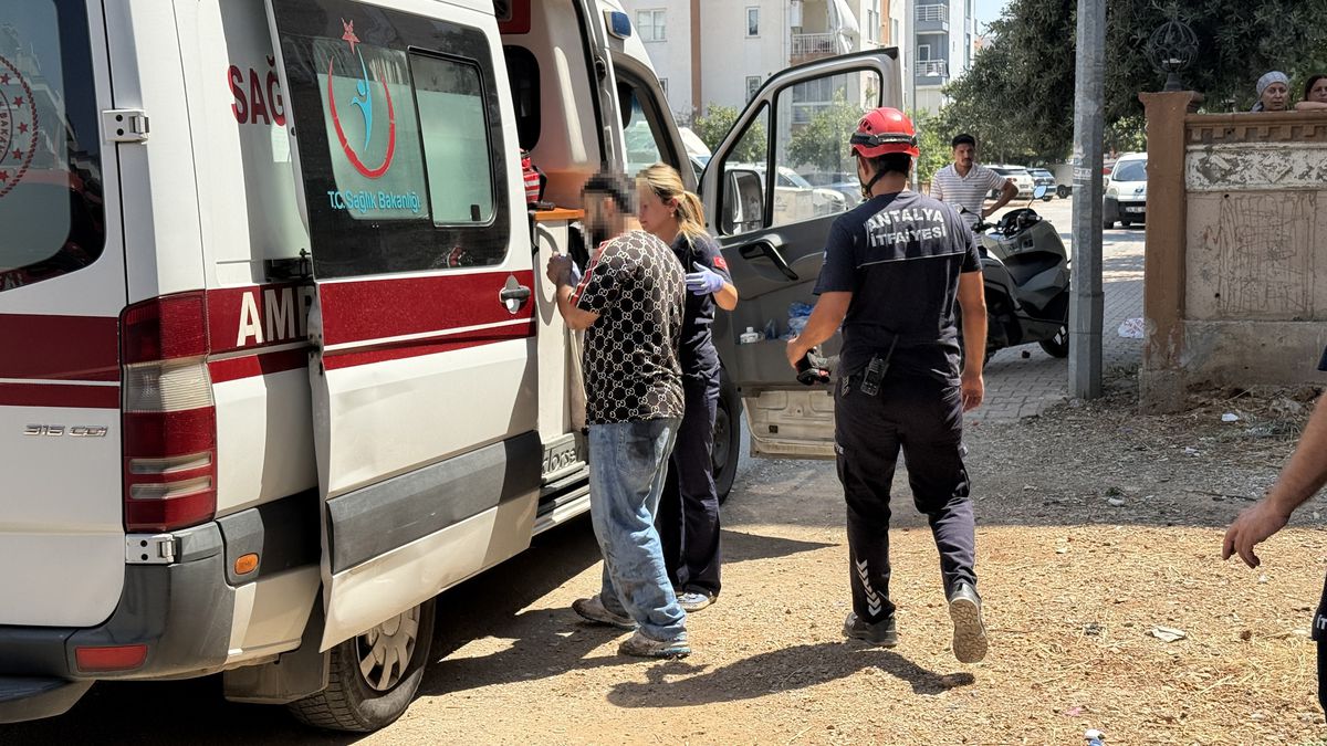 Antalya\'da Çukurda Mahsur Kalan Genç kurtarıldı