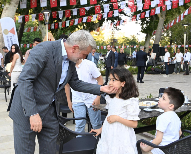 Kahramanmaraş'ta Çınaraltı Çay Bahçesi hizmete açıldı