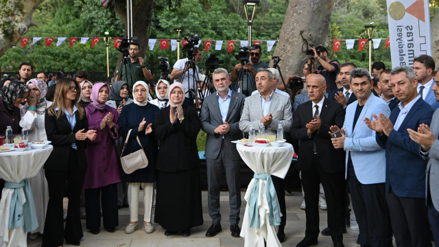 Kahramanmaraş'ta Çınaraltı Çay Bahçesi hizmete açıldı