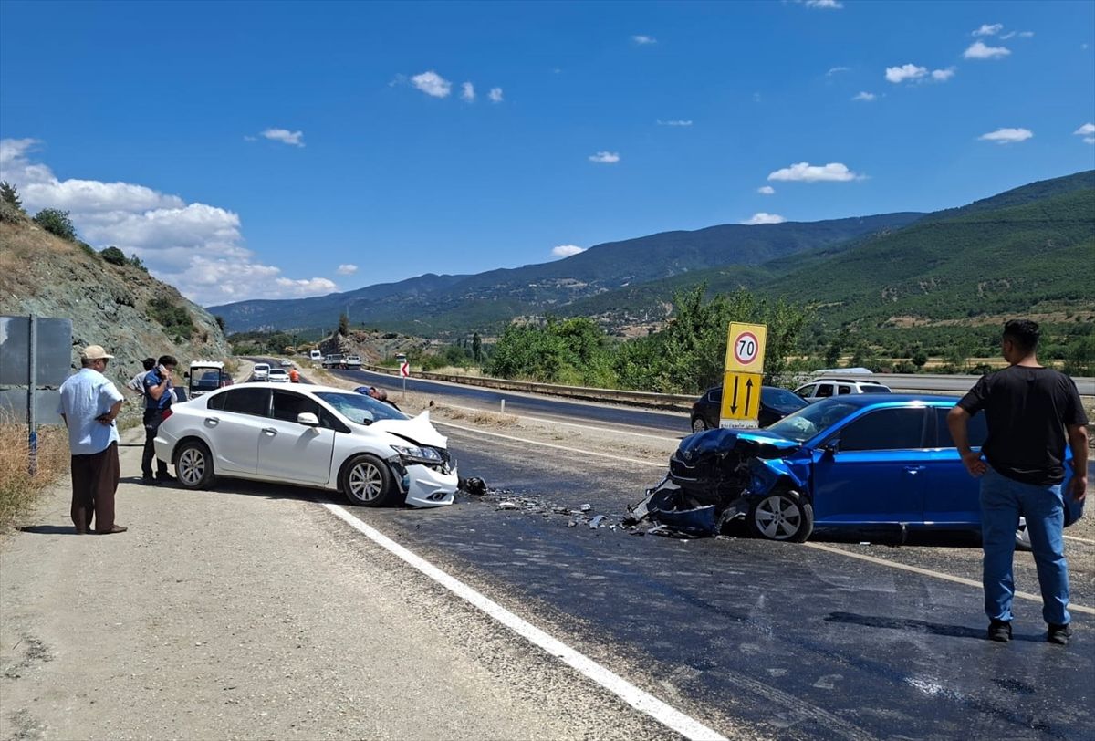 Kastamonu\'da Otomobil Çarpışması: 5 Yaralı