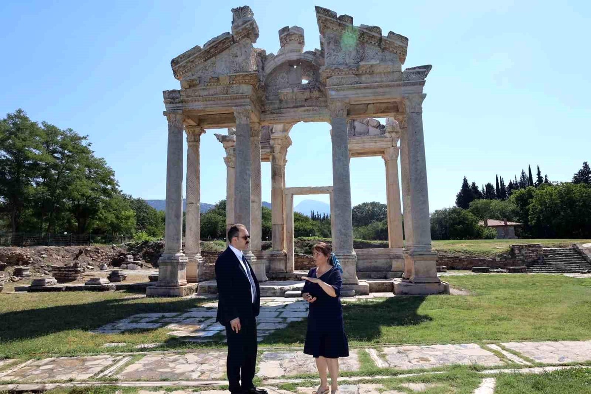 Kaymakam Battal\'dan Afrodisias Ziyareti