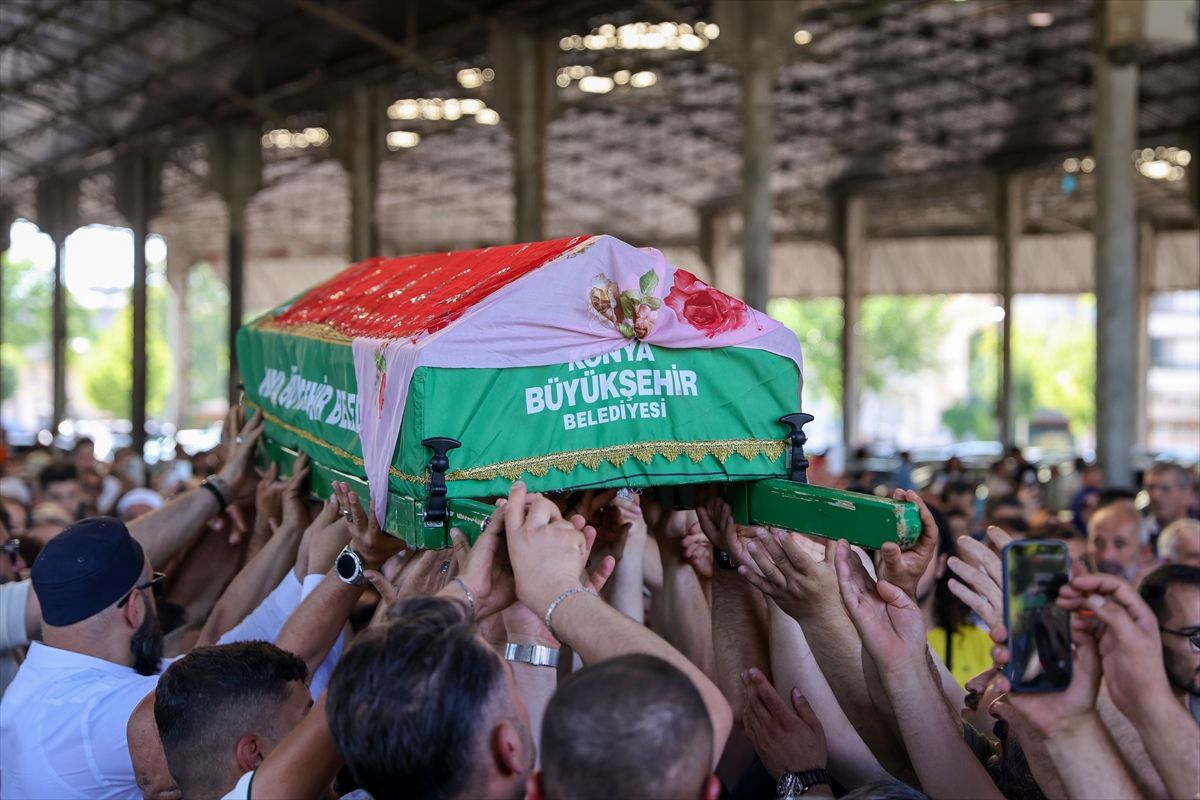 Kırmızılı Kadın Sultan Özcan Hayatını Kaybetti
