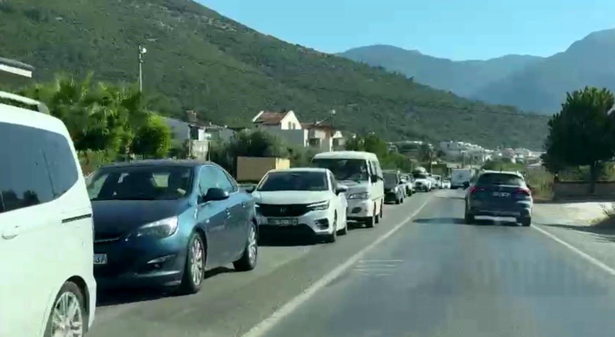 Kuşadası\'nda Trafik Çilesi
