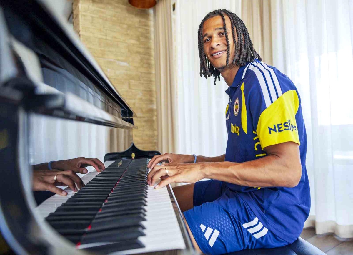 Nathan Ake: Fenerbahçe\'de Harika Bir Atmosfer Var