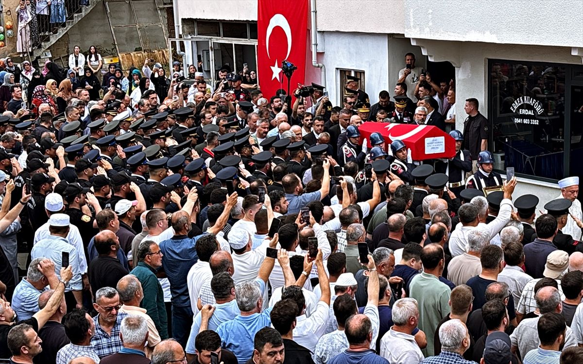 Şehit Jandarma Uzman Çavuş Mehmet Demirbaş Samsun\'da Son Yolculuğuna Uğurlandı