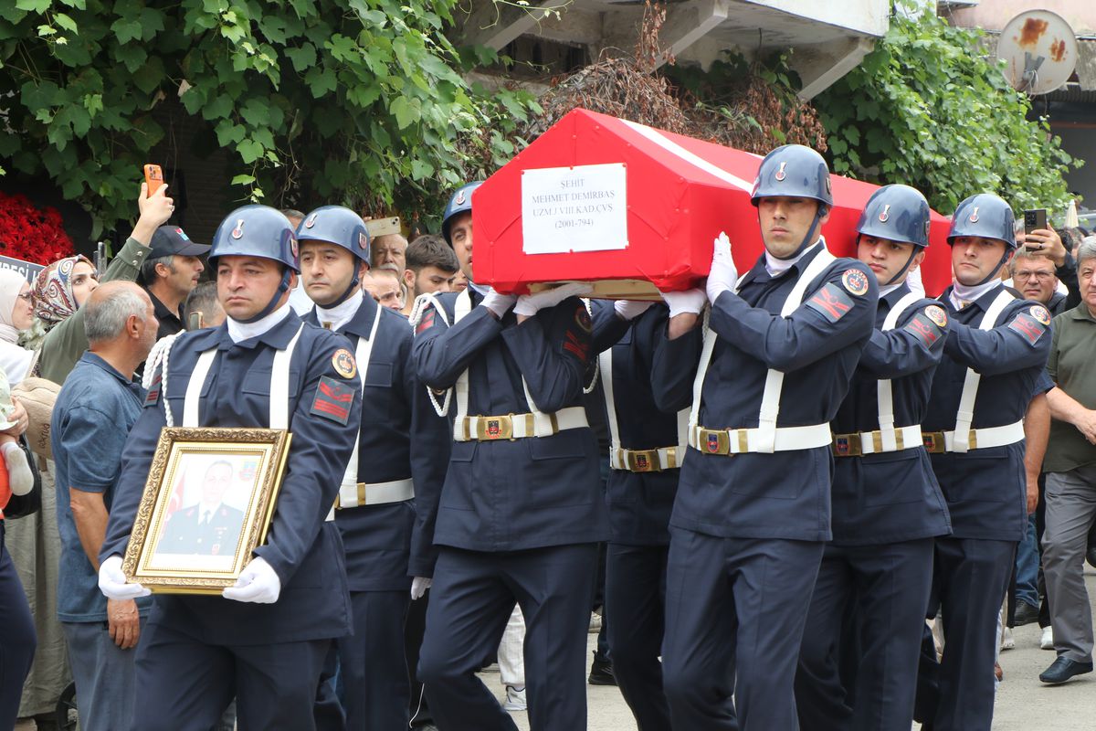Şehit Jandarma Uzman Çavuş Mehmet Demirbaş, Samsun\'da Son Yolculuğuna Uğurlandı