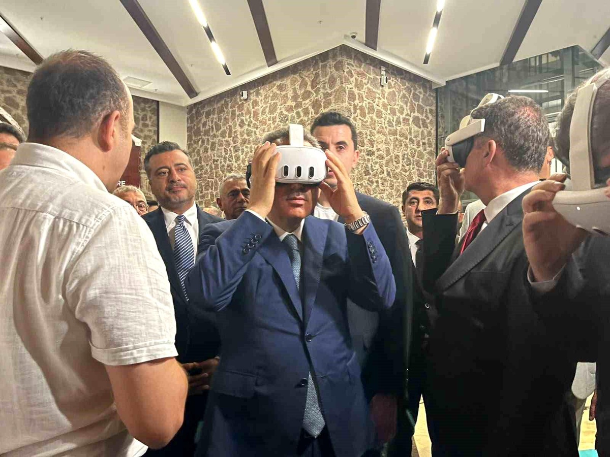 İzmir\'de 15 Temmuz Dijital Deneyim Merkezi Açıldı