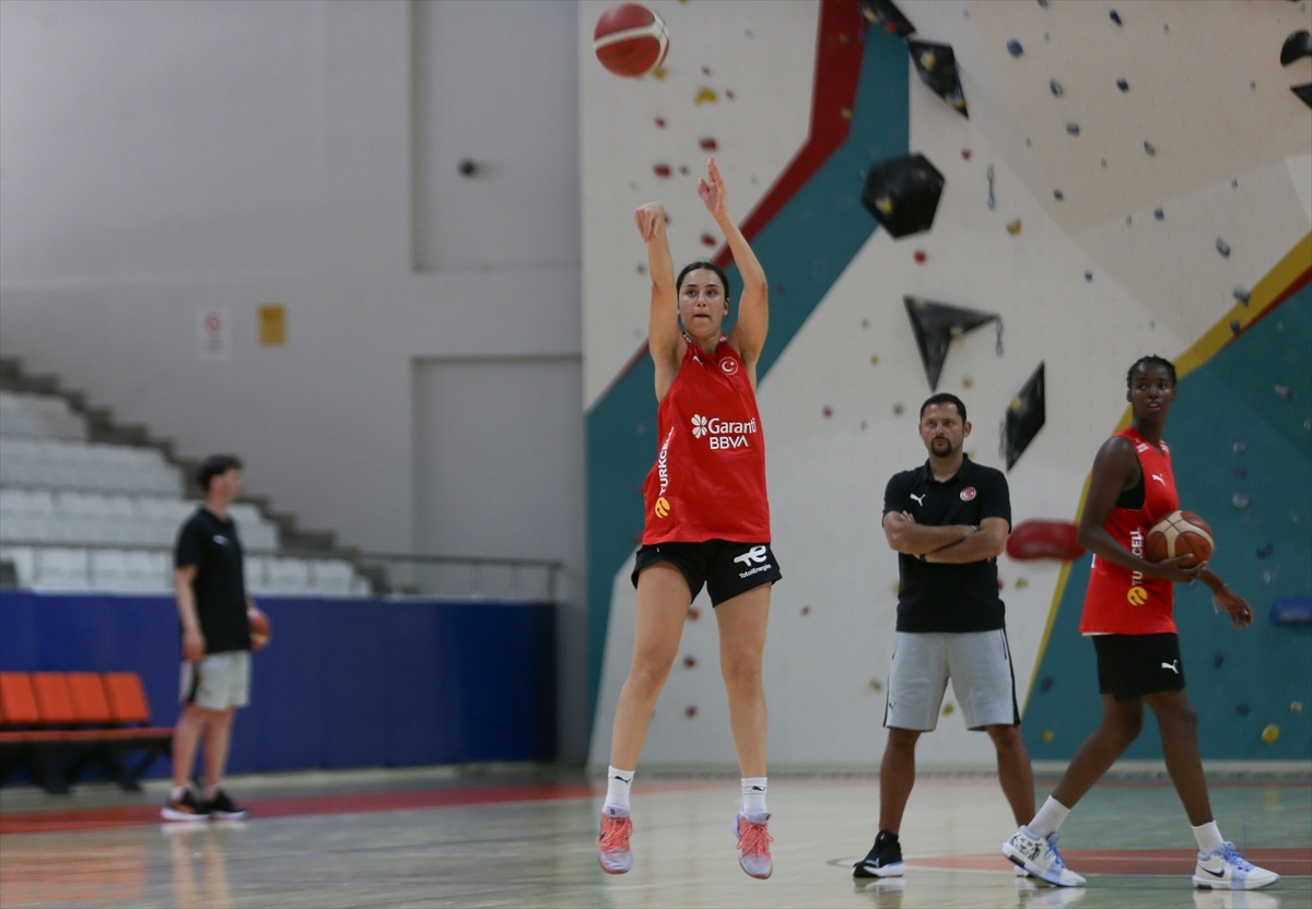 U16 Kız Basketbol Milli Takımı\'na Çanakkale Kampı