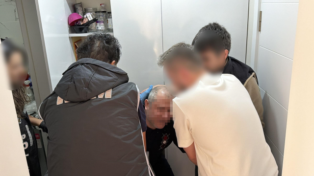 6 yıldır firari olan FETÖ hükümlüsü, çamaşır makinesinin arkasındaki gizli bölmede yakalandı
