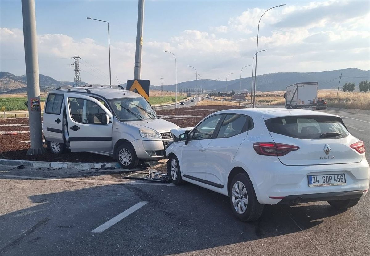 Emirdağ\'da Trafik Kazası: 7 Yaralı