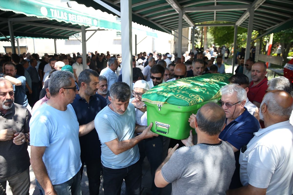 Trajik Trafik Kazası: Anne ve Bebek Defnedildi