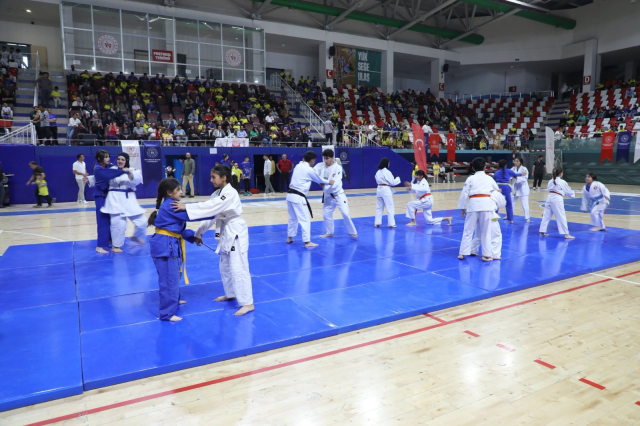 Ağrı'da okullar spor merkezine dönüşüyor: Dev proje için ilk adım atıldı