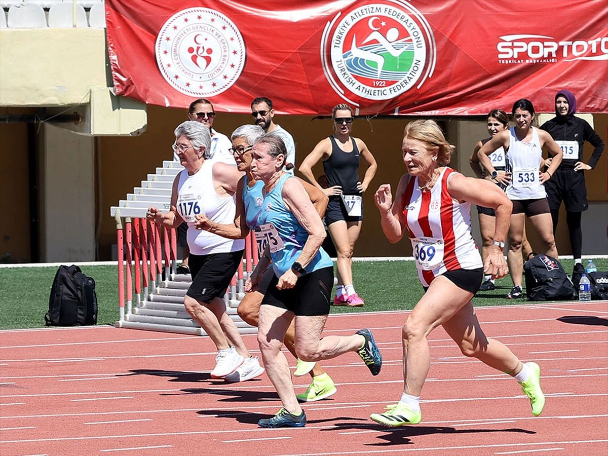 83 Yaşındaki Atlet 3 Altın Madalya Kazandı