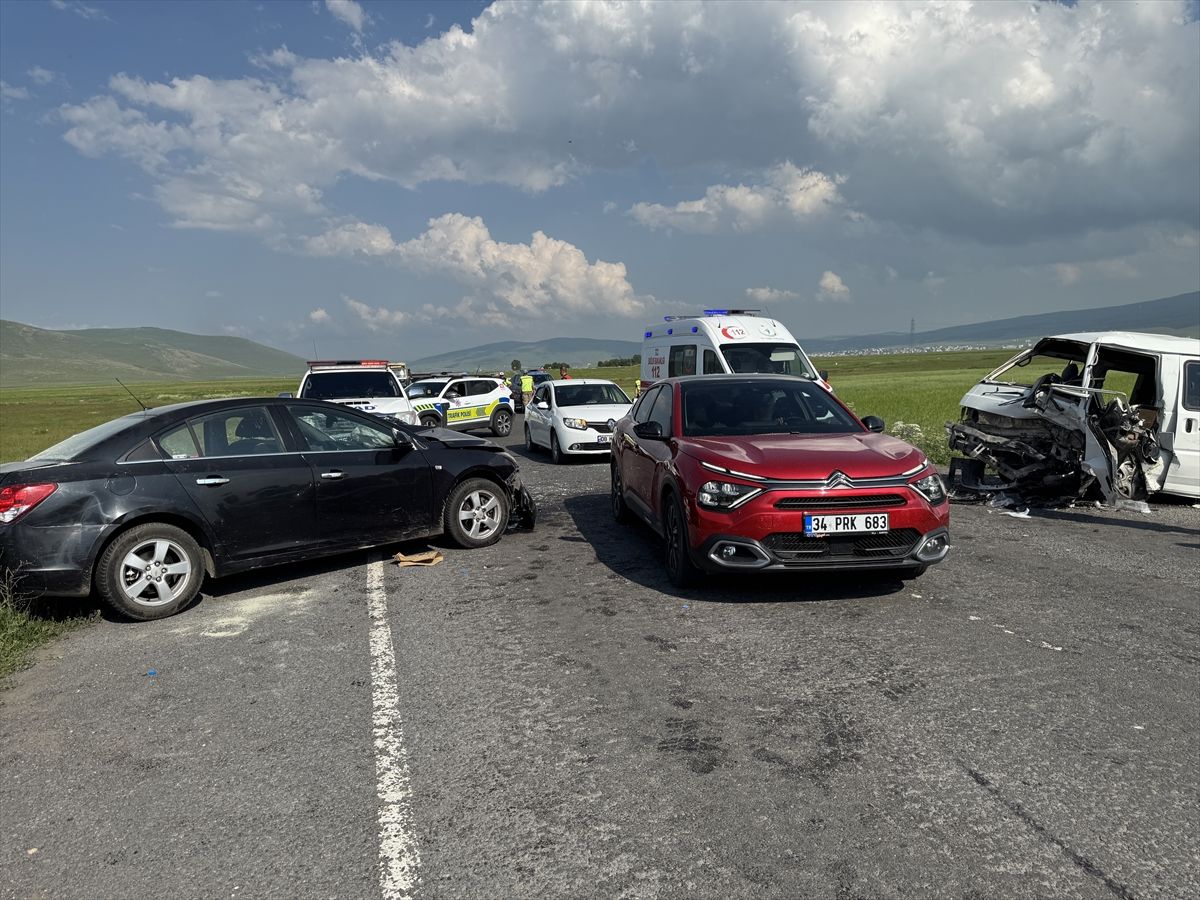 Ardahan\'da Trafik Kazası: 7 Yaralı