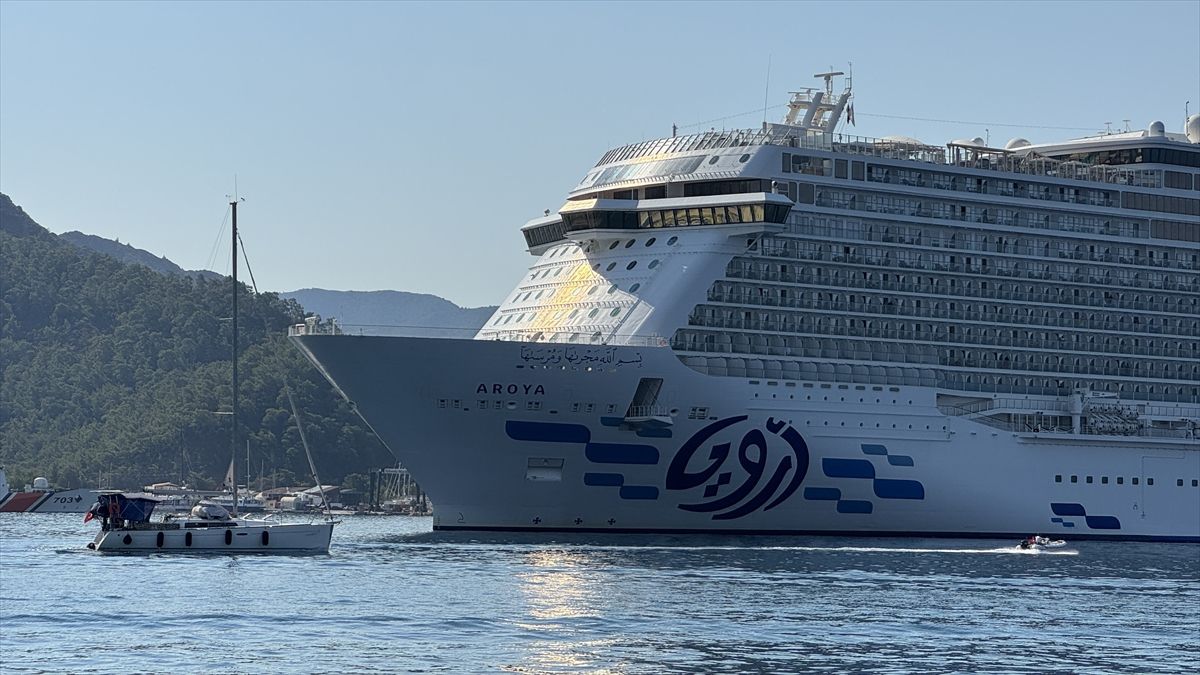 Marmaris\'e 3210 Turist Getiren Aroya Gemisi