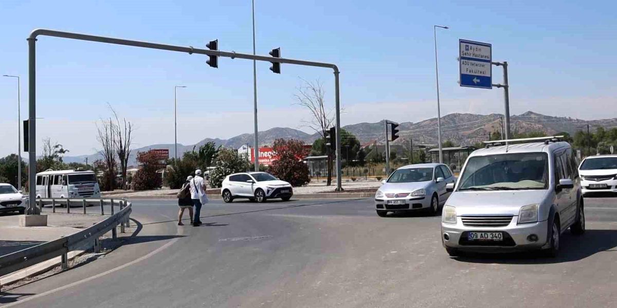 Aydın Şehir Hastanesi ulaşımındaki tehlikeli güzergaha hastalar çözüm bekliyor