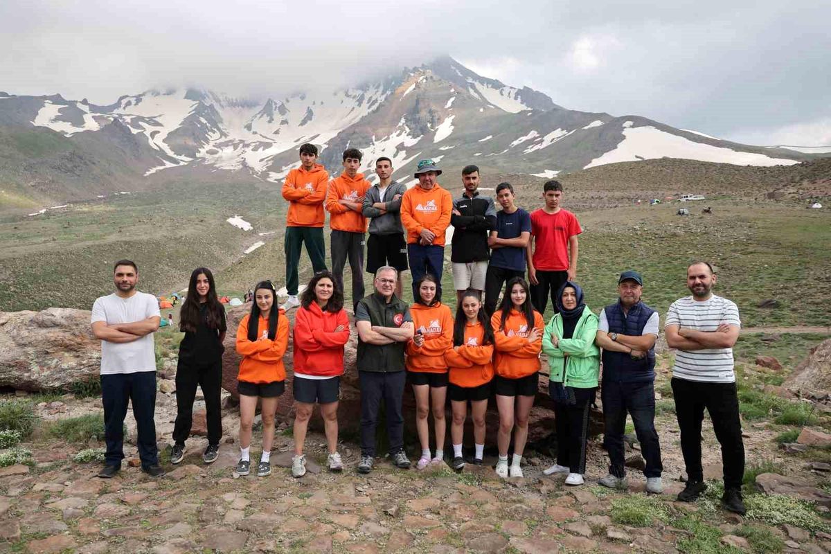 Başkan Özdoğan, Erciyes\'te dağcılarla zirve heyecanını paylaştı