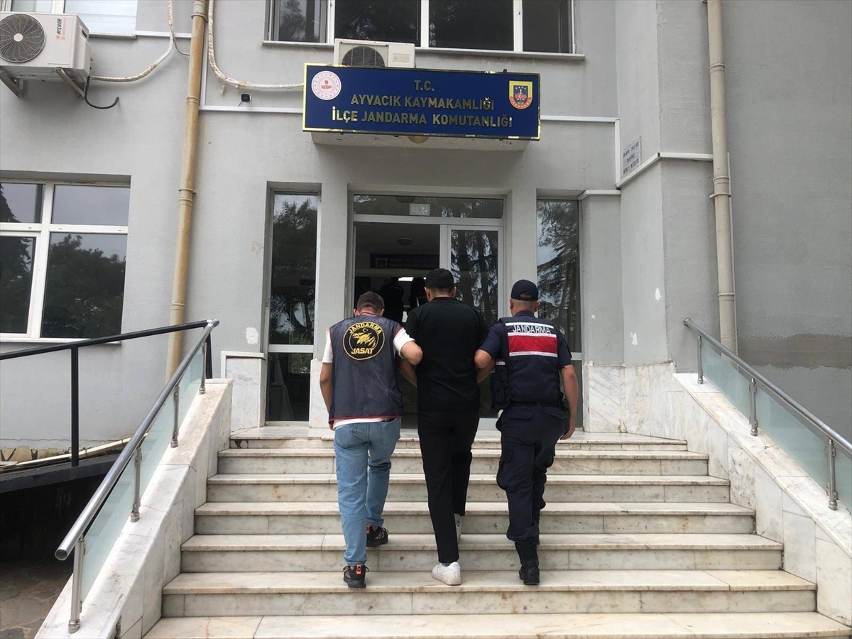 Çanakkale\'de Jandarma Operasyonu: 10 Şüpheli Tutuklandı