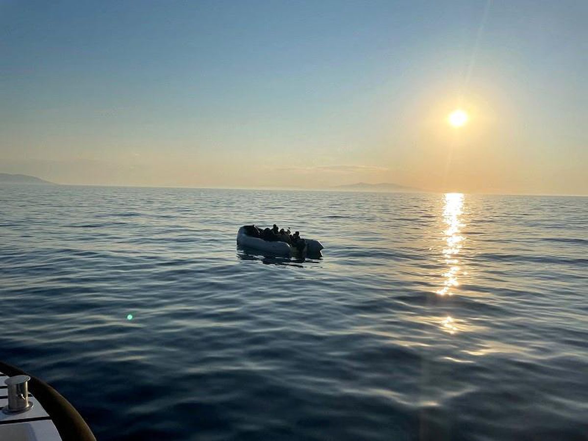 Çeşme\'de 20 Düzensiz Göçmen Yakalandı