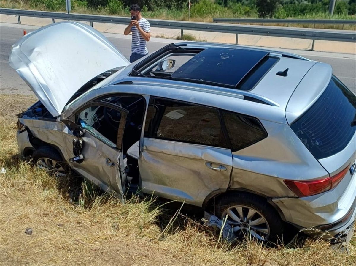 Gediz\'de Trafik Kazası: Yaralılar Hastaneye Kaldırıldı