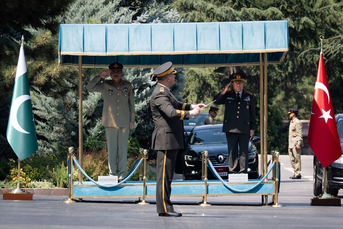 Bayraktaroğlu ve Munir Görüştü