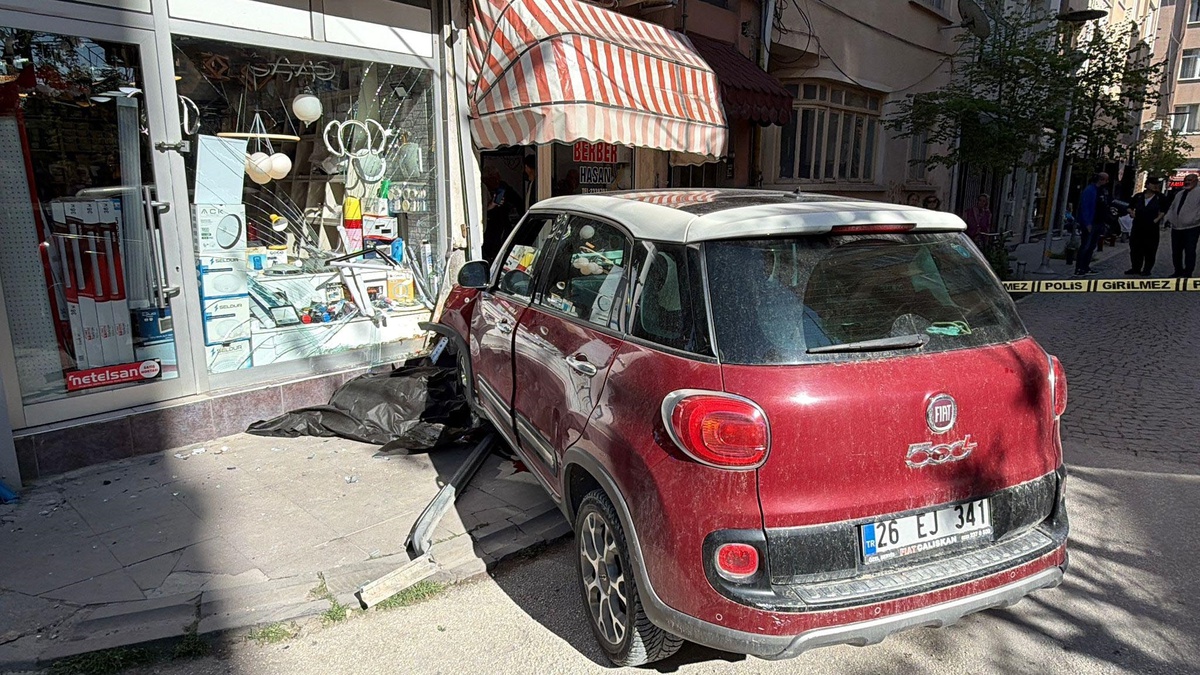 Eskişehir\'de Kaza: 35 Yaşındaki Kadın Öldü