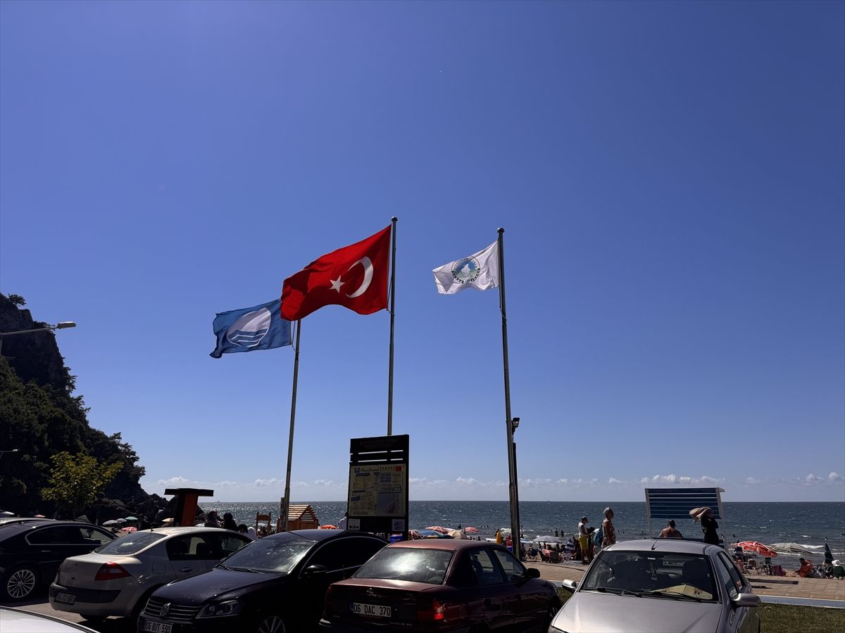 İnkumu Plajı\'nda Yoğun Tatilci Akını