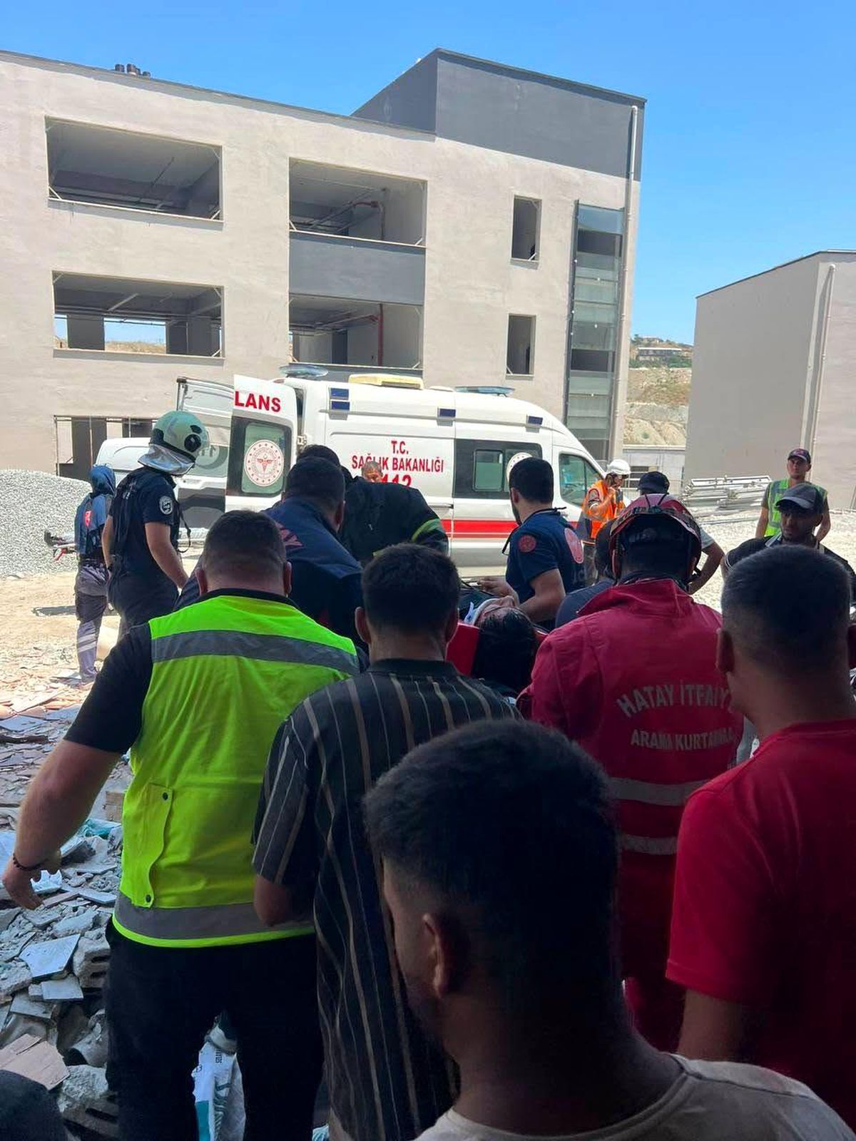 Hatay\'da İşçi Asansör Boşluğuna Düştü