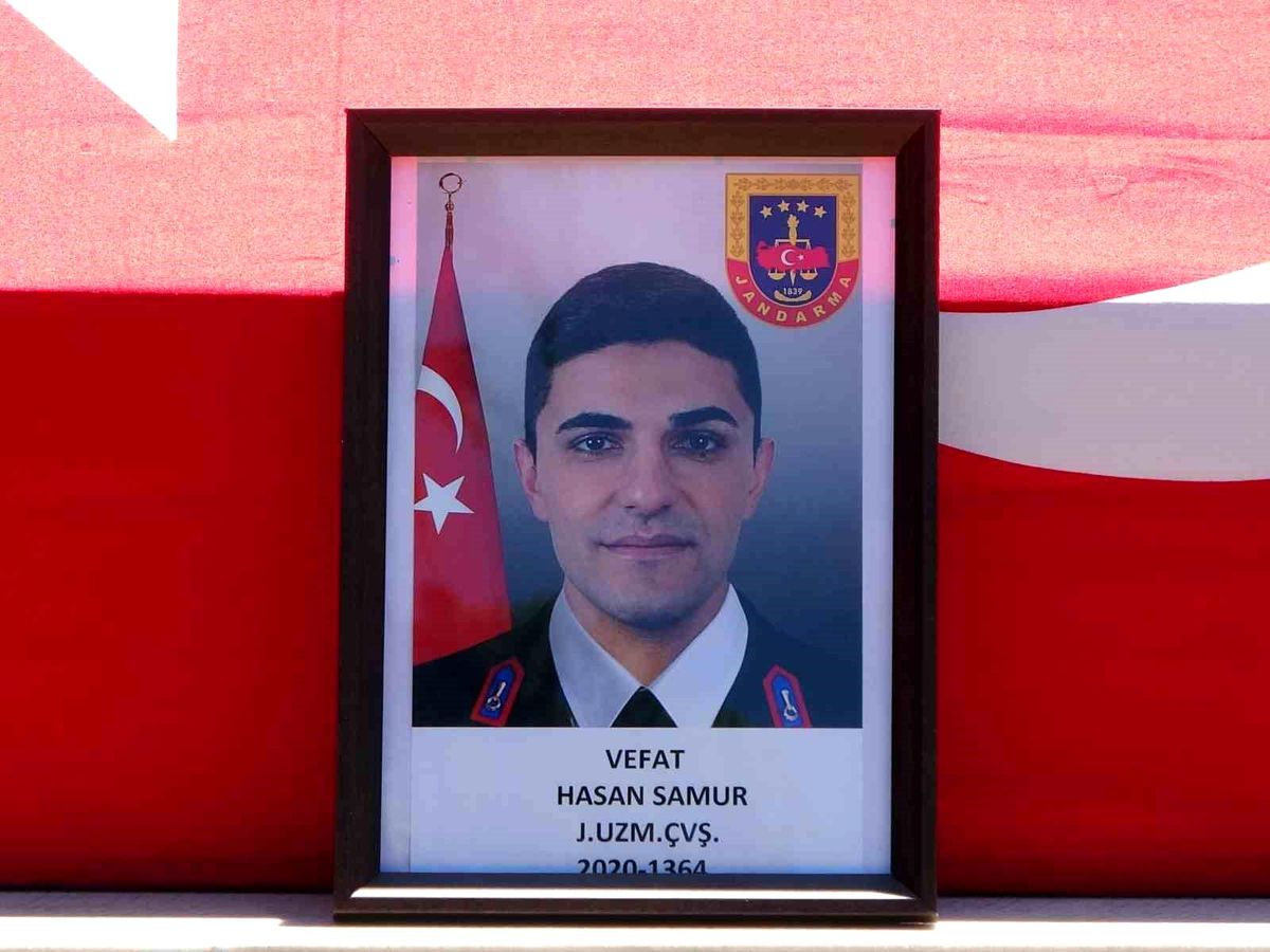 Kazada hayatını kaybeden uzman çavuş son yolculuğuna memleketi Uşak\'ta uğurlandı