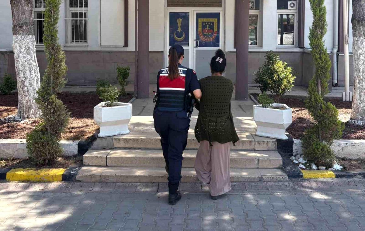 Uyuşturucu Ticareti Yapan Kadın Yakalandı