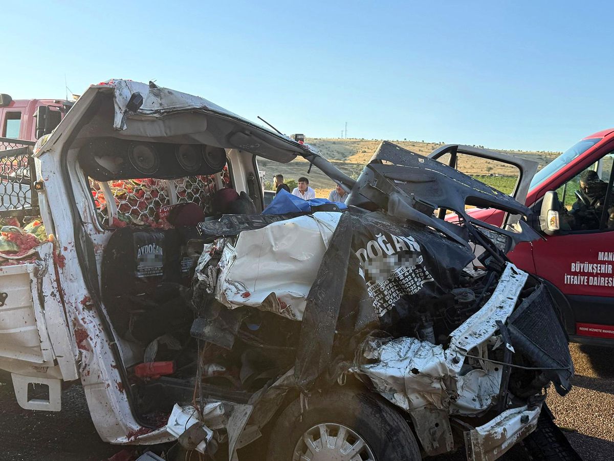 Kula\'da Trafik Kazası: 18 Yaşındaki Genç Hayatını Kaybetti