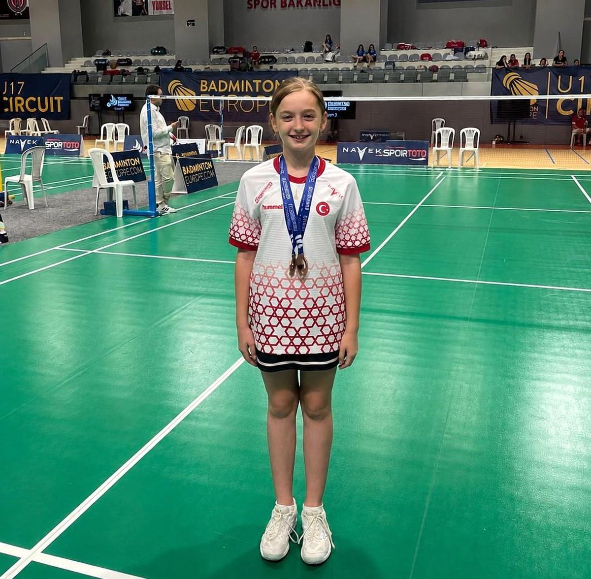 Manisa\'nın Genç Badmintoncuları Bronz Madalya Kazandı