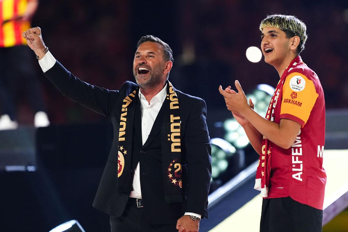 Okan Buruk Galatasaray tarihine geçti