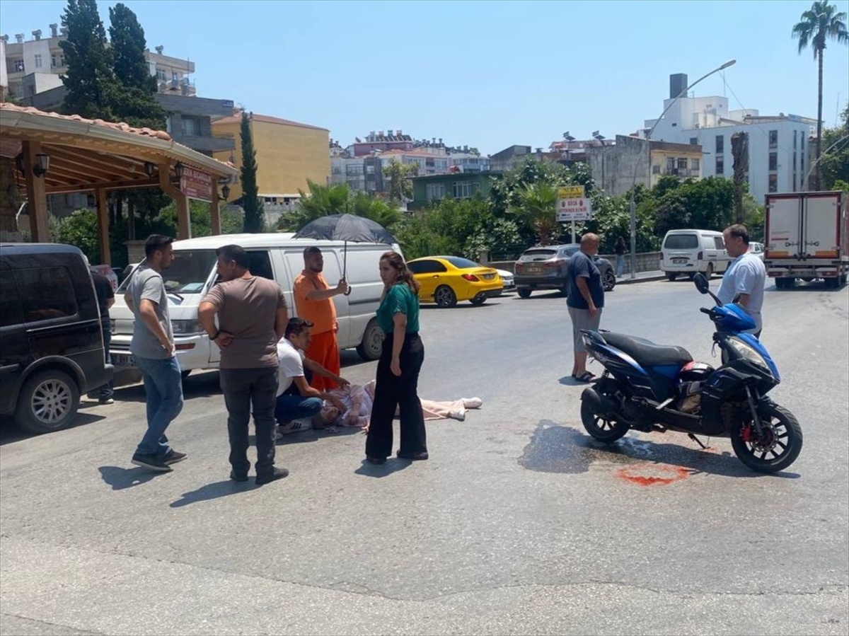Antalya\'da Motosiklet Kazası: 1 Yaralı