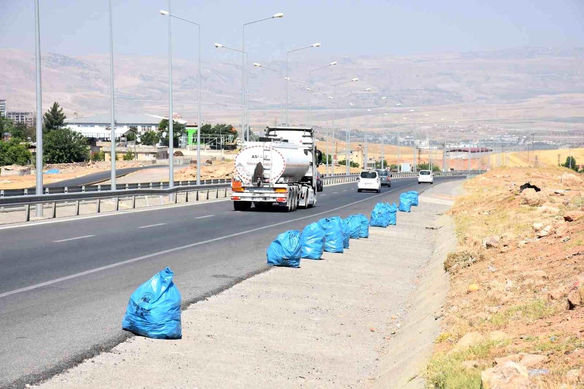 Siirt\'te çevre yolunda kapsamlı temizlik mesaisi