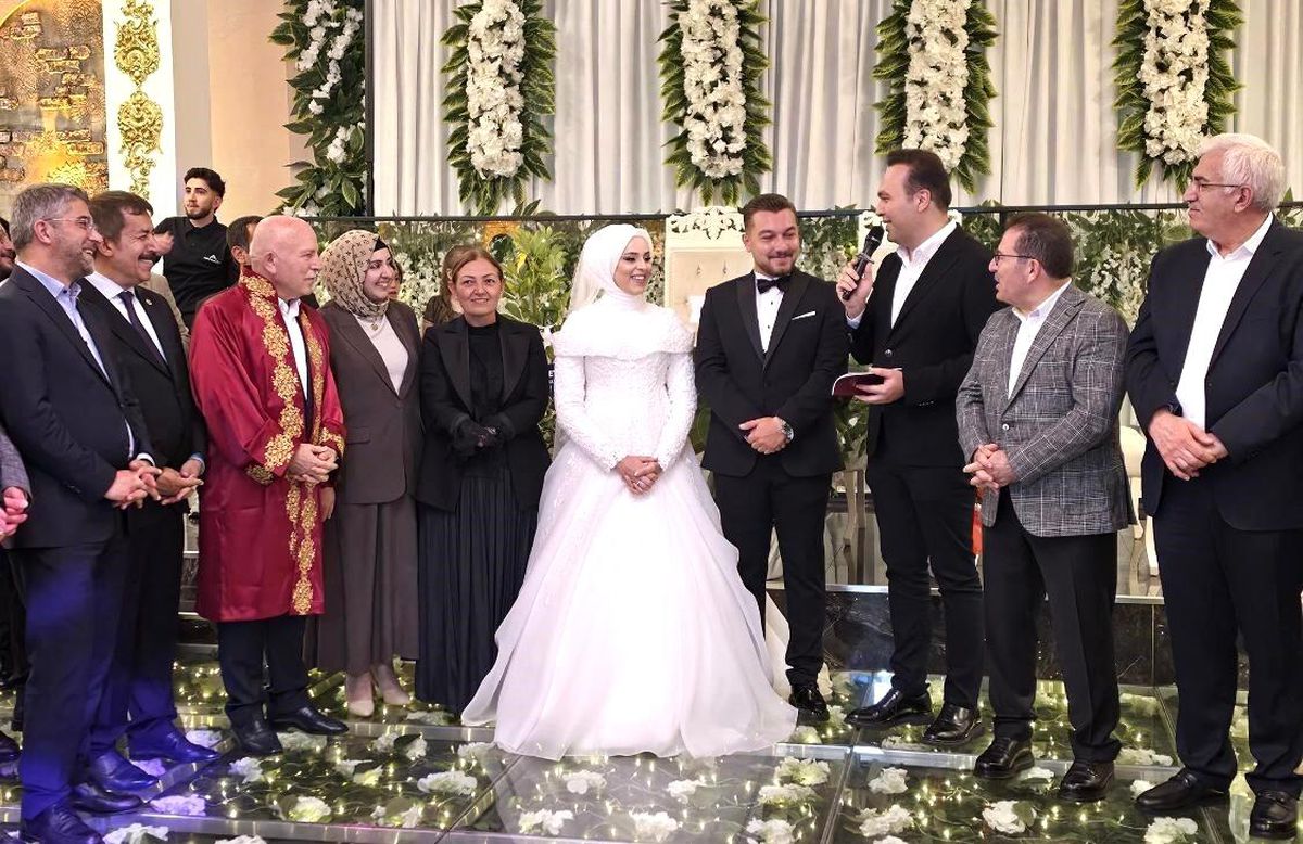 Sıla Kınalı ile Mehmet Akif Dorman dünyaevine girdi