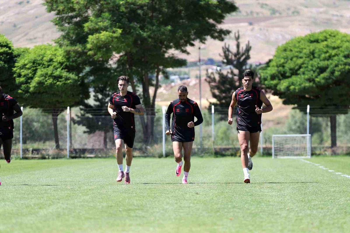 Sivasspor\'un Yeni Sezon Hazırlığı Devam Ediyor
