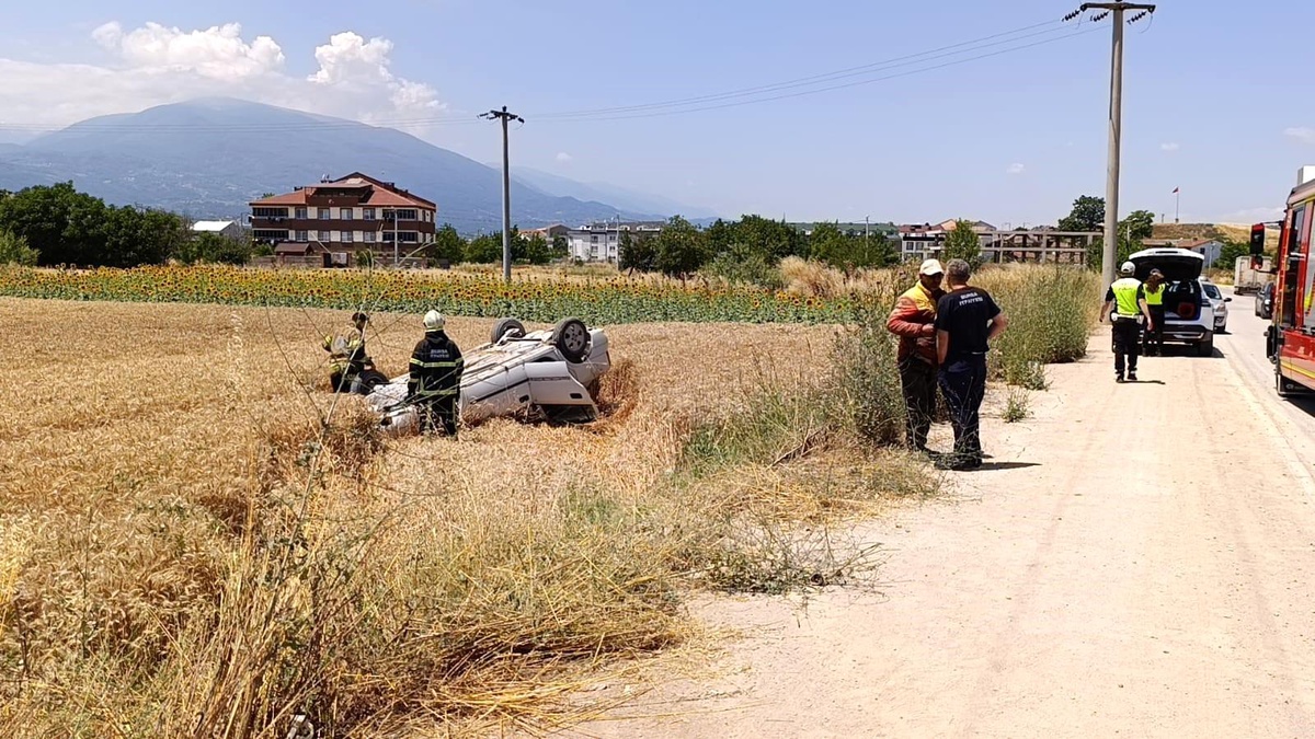 İnegöl\'de Trafik Kazası: Sürücü Yaralandı