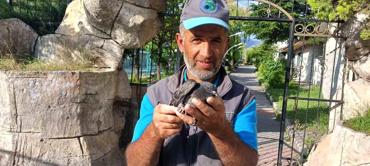 Temizlik işçisinden yürek ısıtan davranış