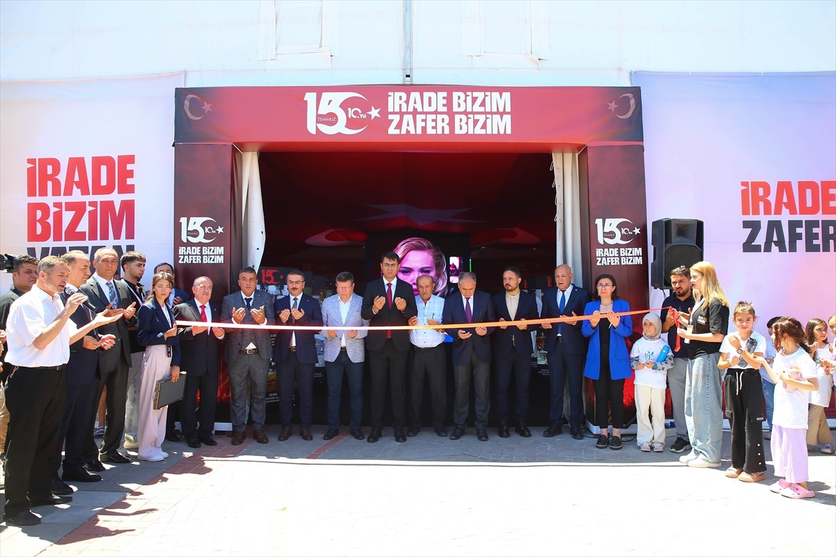 Uşak\'ta 15 Temmuz Anma ve Deneyimleme Çadırı Açıldı