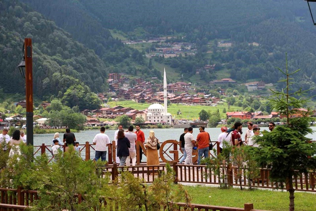 Uzungöl’de Turizm Sezonu Canlandı