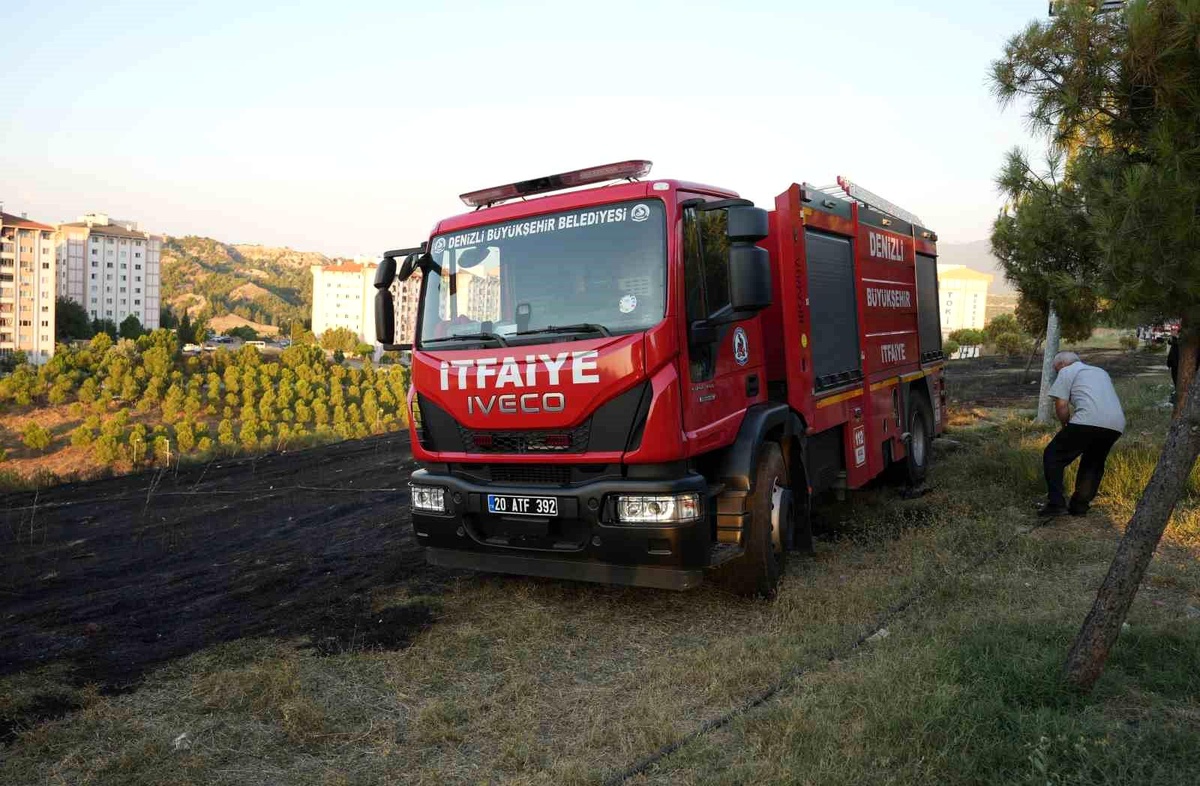 Yerleşim yerine yakın otluk alanda çıkan yangın korkuttu