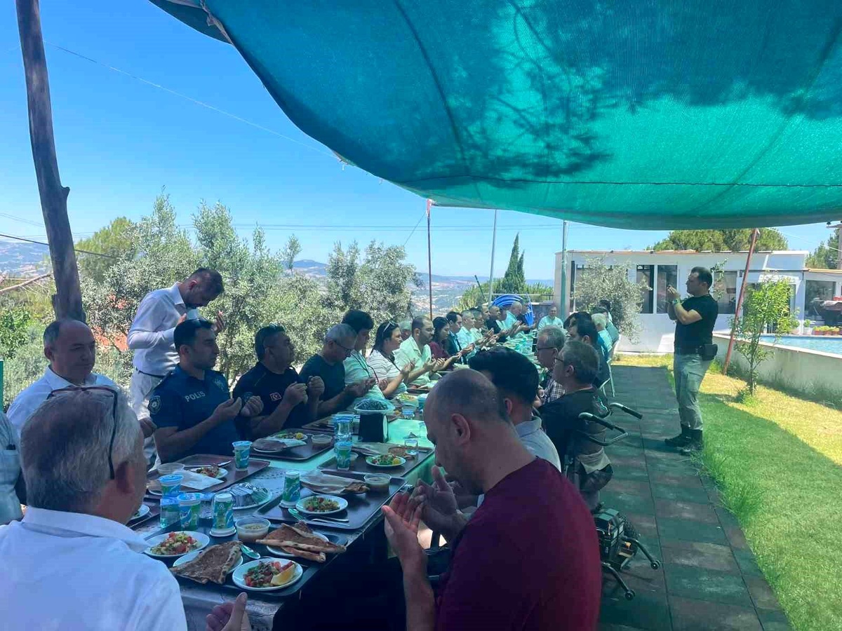 Gördes’te 15 Temmuz şehitleri dualarla anıldı