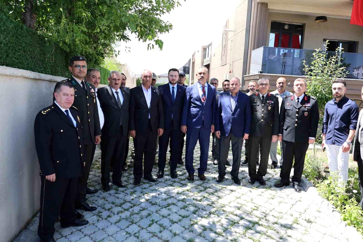 Vali Bozkurt, Ağrı\'nın 15 Temmuz Gazisi\'ni Evinde Ziyaret Etti