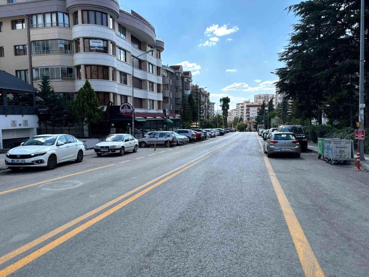 Ankara\'da Panik Kazası: 8 Araç Hasar Gördü