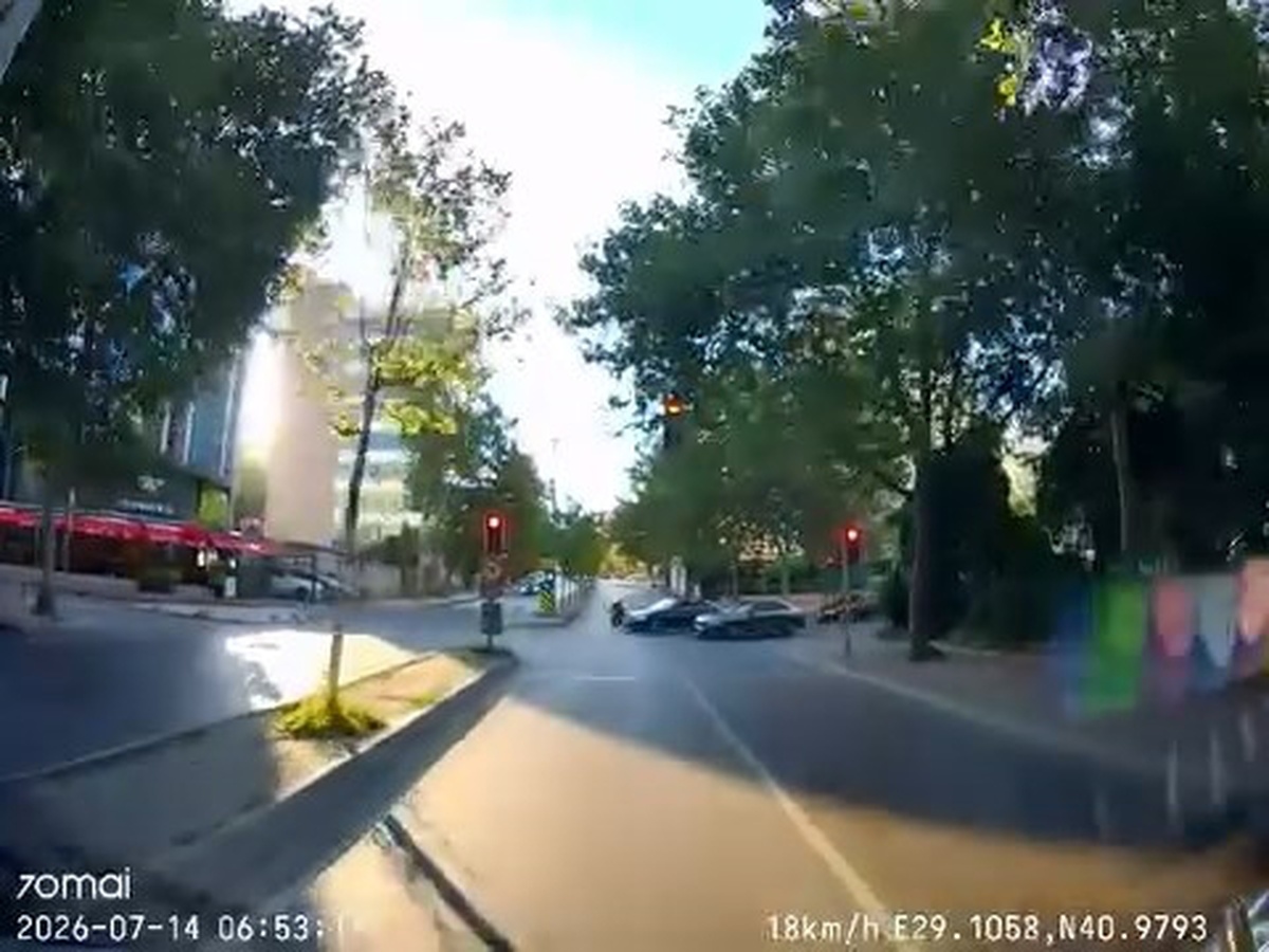 Kırmızı Işıkta Motosiklet Kazası