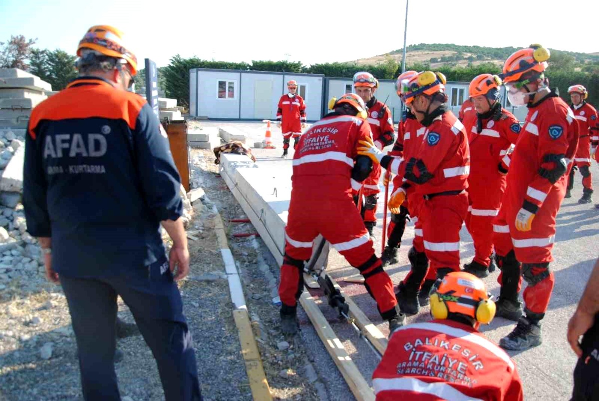 Balıkesir İtfaiyesi\'ne AFAD\'dan Orta Seviye Akreditasyon